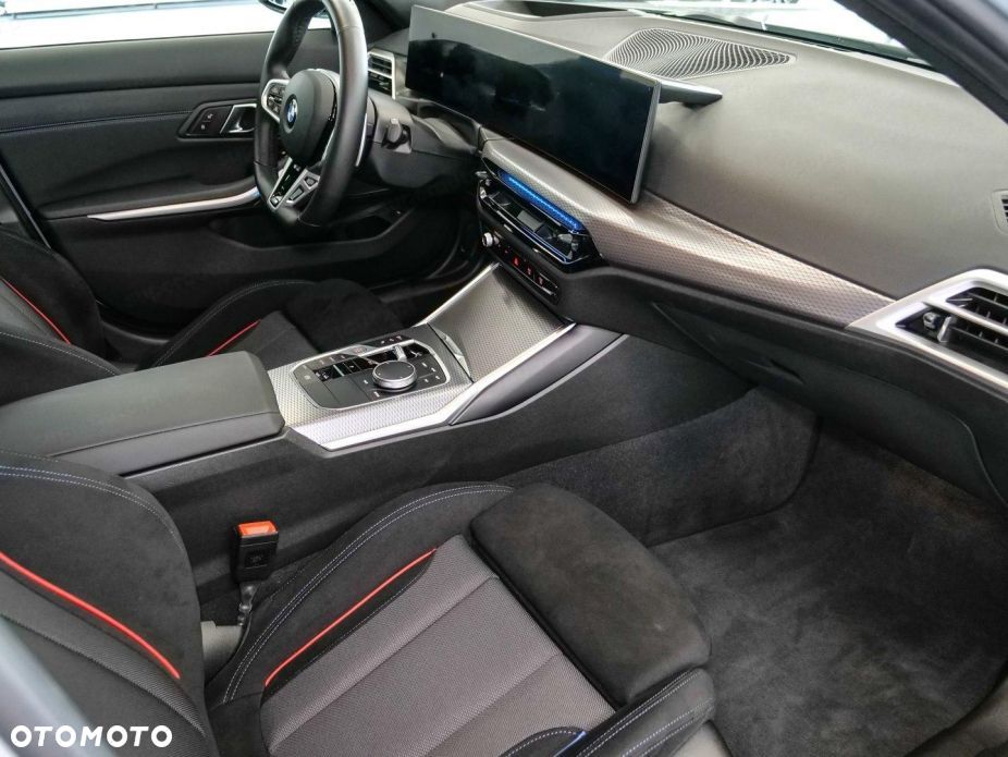 BMW Seria 3 330i xDrive M Sport - 15