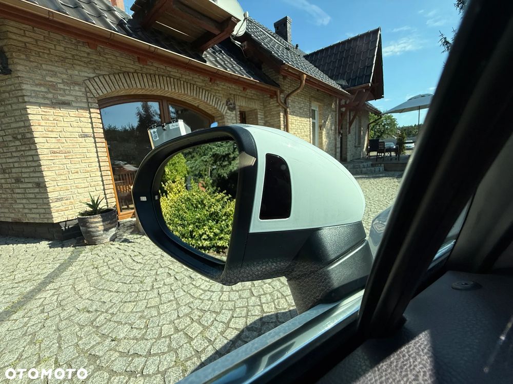 Volkswagen Passat - 34