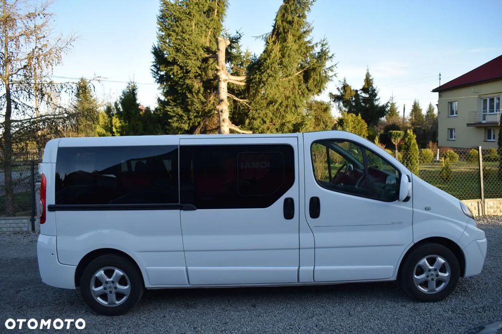 Renault Trafic 2.0 dCi 115 FAP Grand Passenger Black Edition - 3