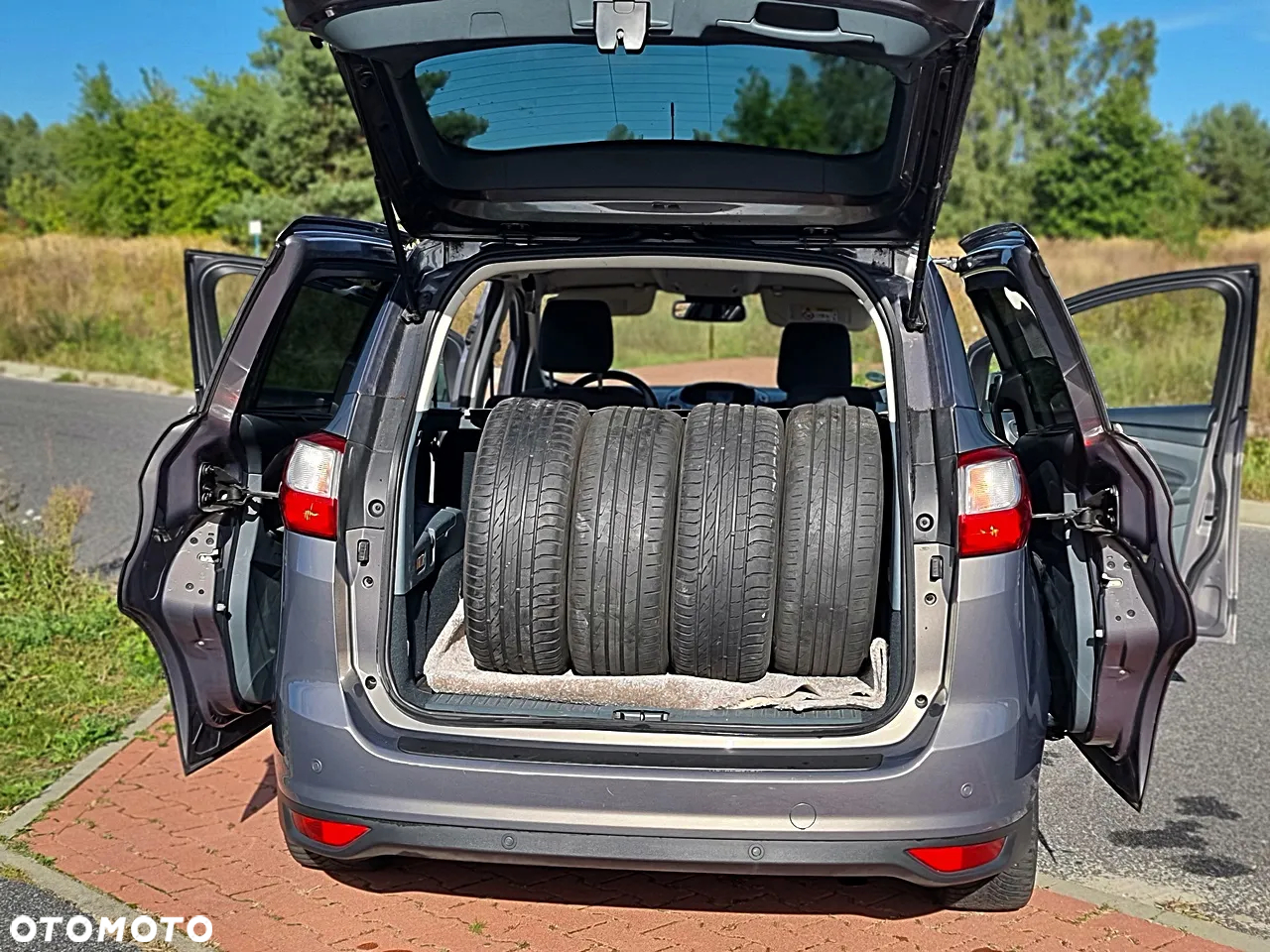 Ford Grand C-MAX - 18