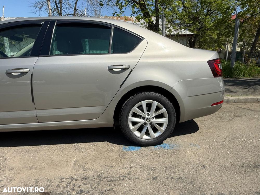 Skoda Octavia 1.6 TDI DSG Style - 10