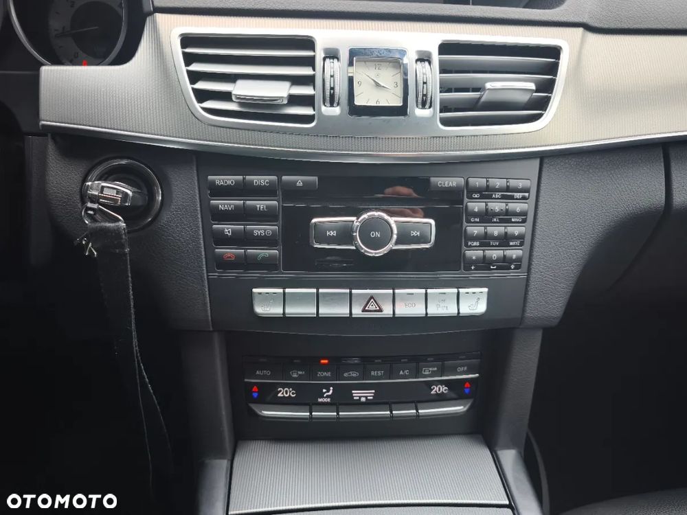 Mercedes-Benz Klasa E 250 BlueTEC 4Matic 7G-TRONIC Avantgarde - 23