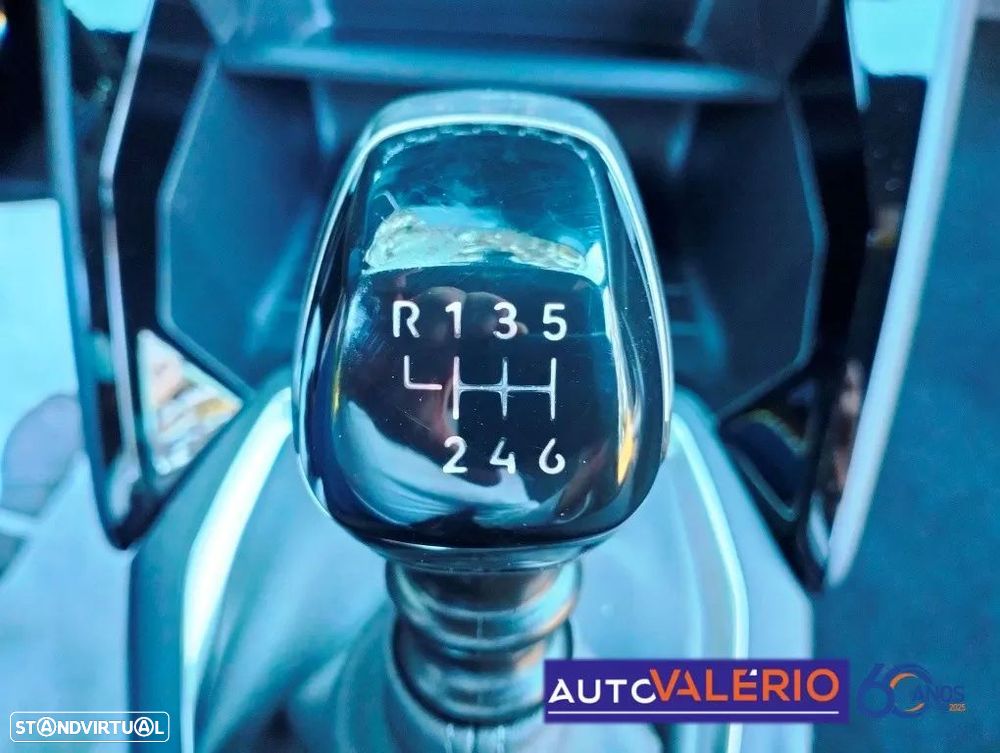 Peugeot 2008 1.2 PureTech Style - 30