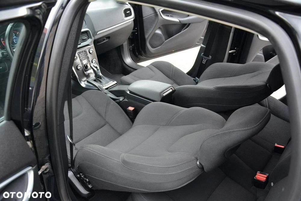Volvo V40 D3 Geartronic Momentum - 24