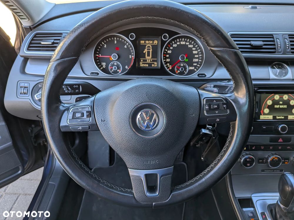 Volkswagen Passat - 15