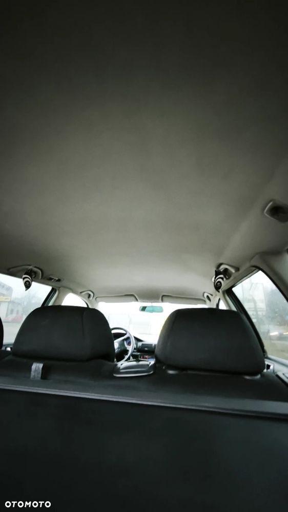 Volkswagen Passat 1.9 TDI Comfortline - 23