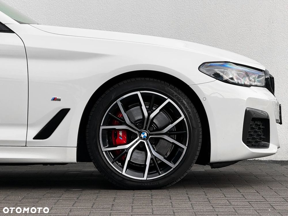 BMW Seria 5 520d xDrive M Sport Edition - 9