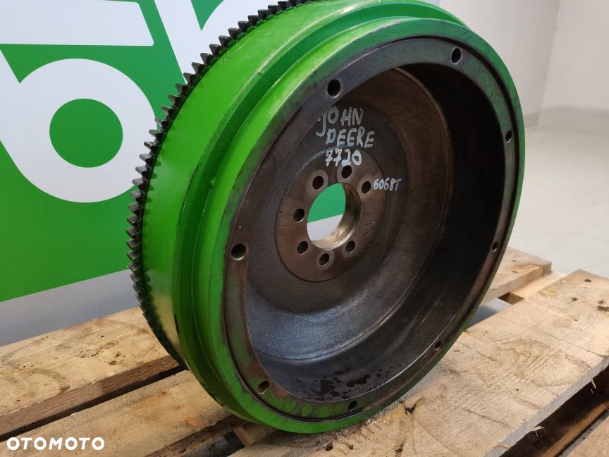 Koło zamachowe John Deere 7720 {R505742} - 1