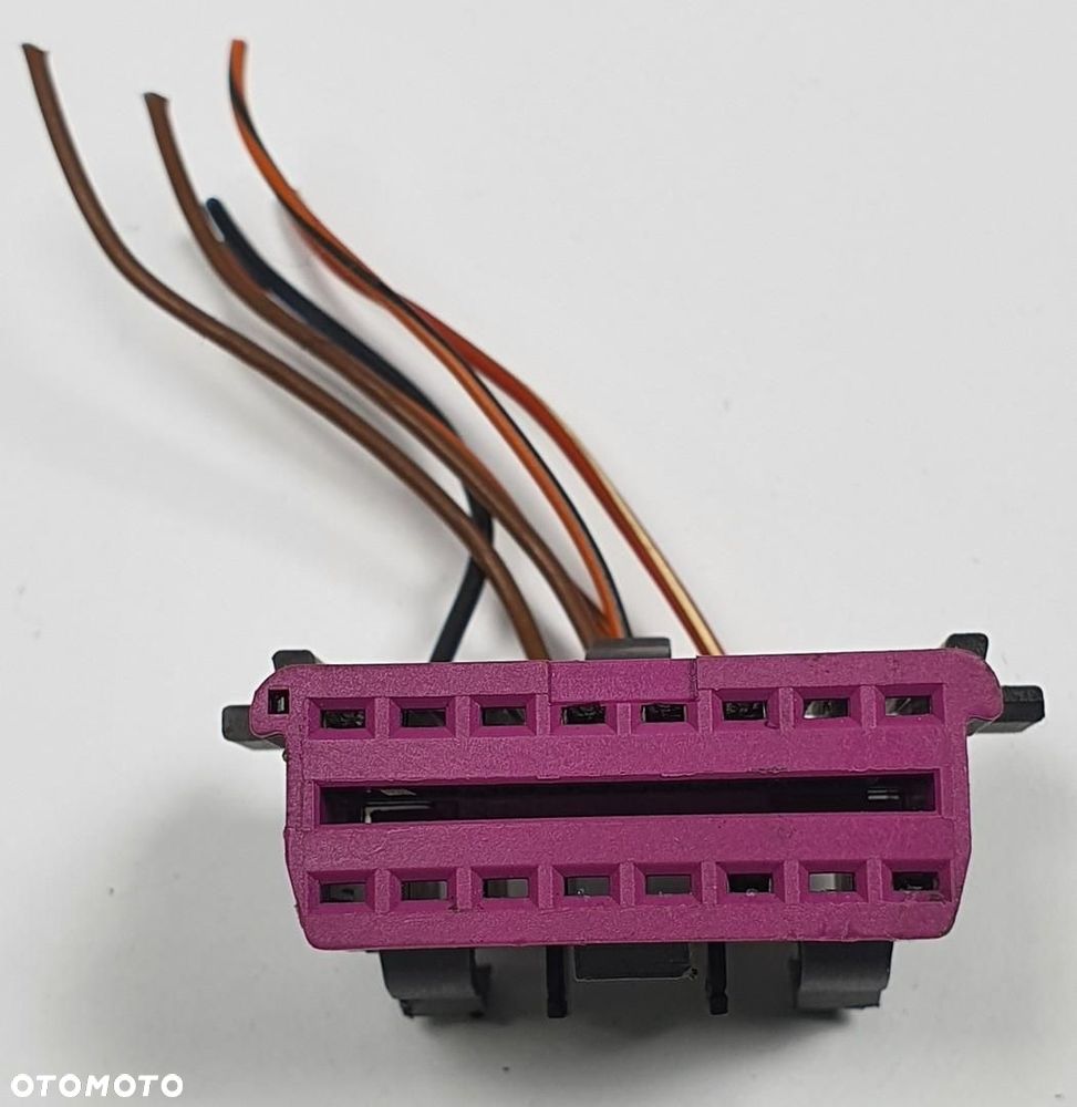 GNIAZDO DIAGNOSTYCZNE OBD SKODA OCTAVIA II 3A0972695 - 1