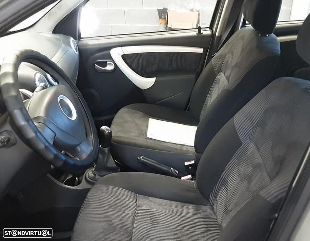Dacia Sandero - 4