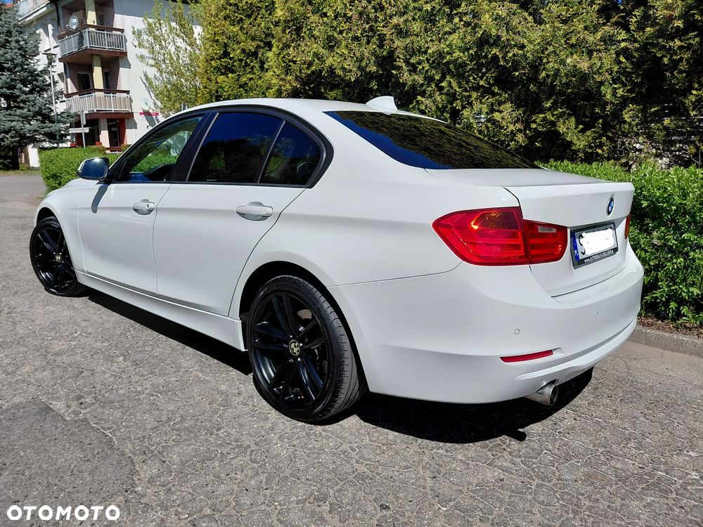 BMW Seria 3 320i Sport Line - 33