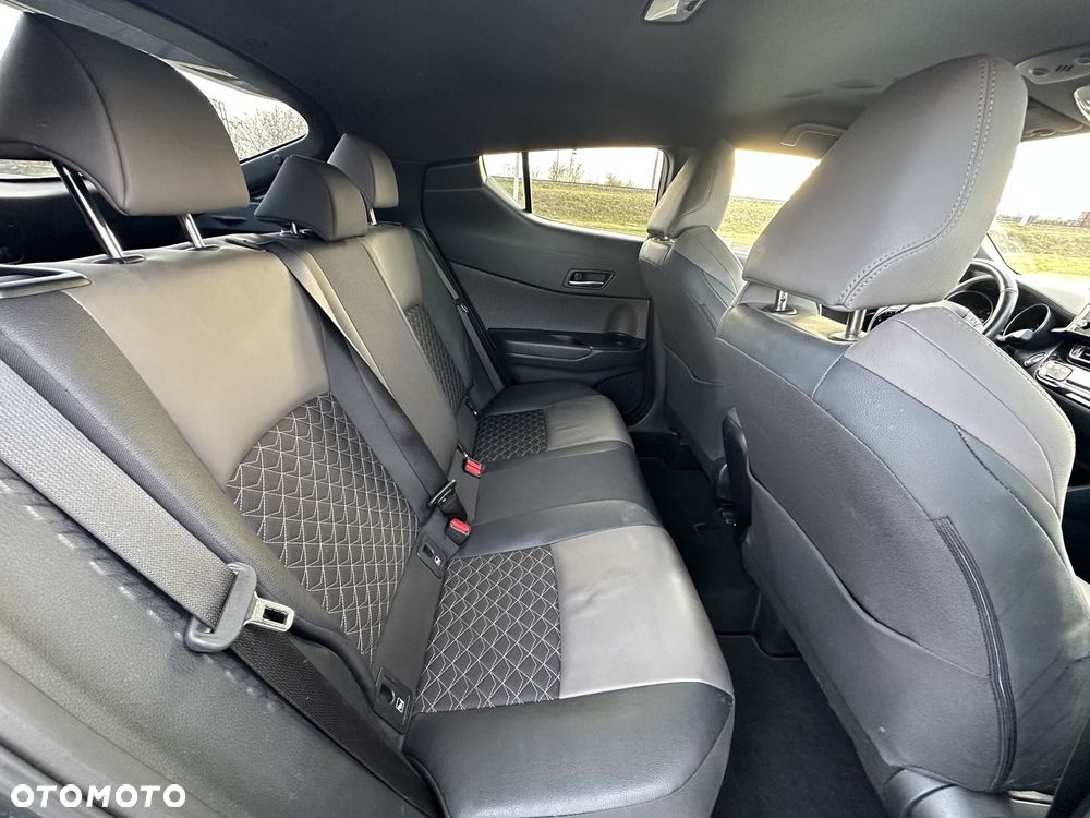 Toyota C-HR 2.0 Hybrid Executive - 13