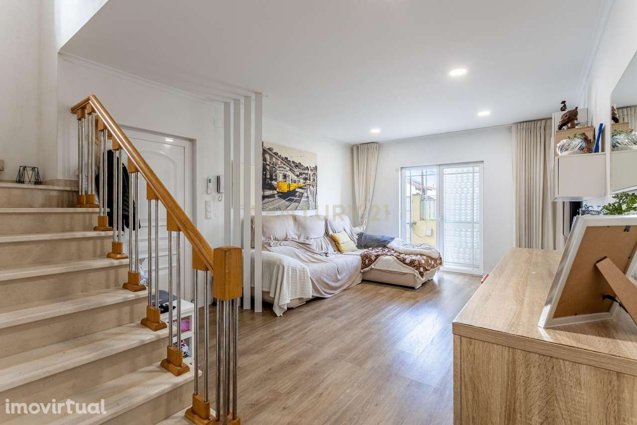 Moradia T4 remodelada na Quinta do Conde - Grande imagem: 5/27