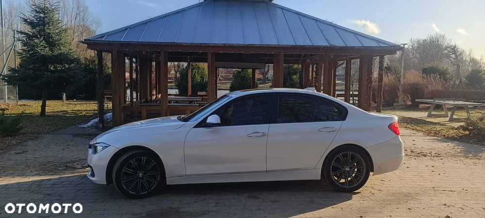 BMW Seria 3 320i Sport-Aut Sport Line - 2