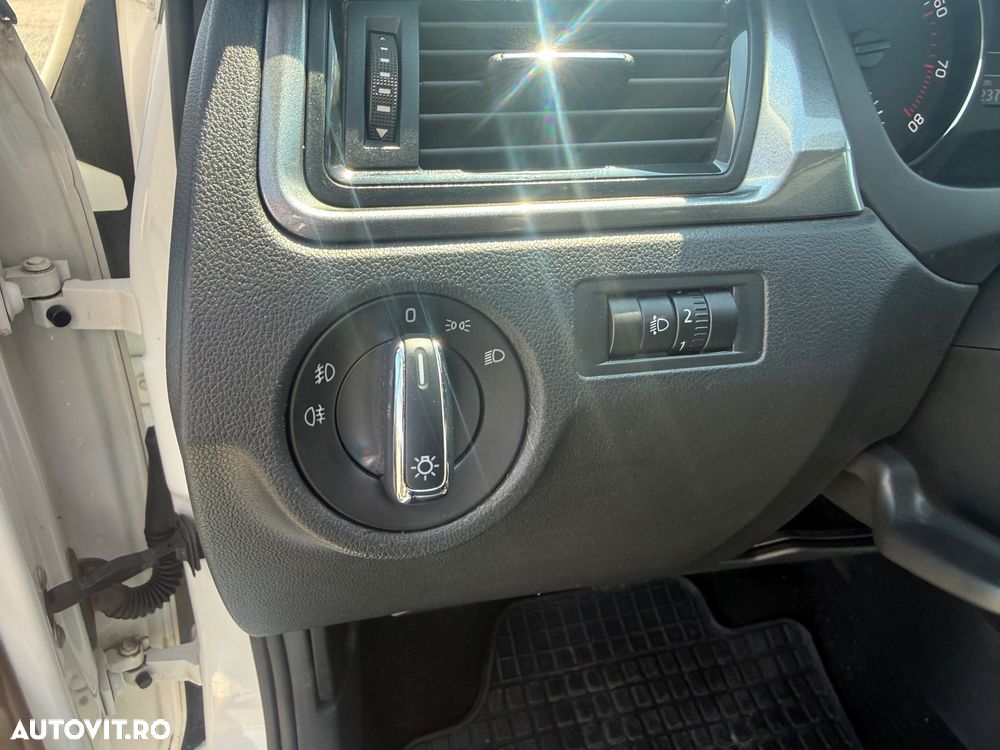 Skoda RAPID 1.2 TSI Elegance - 24