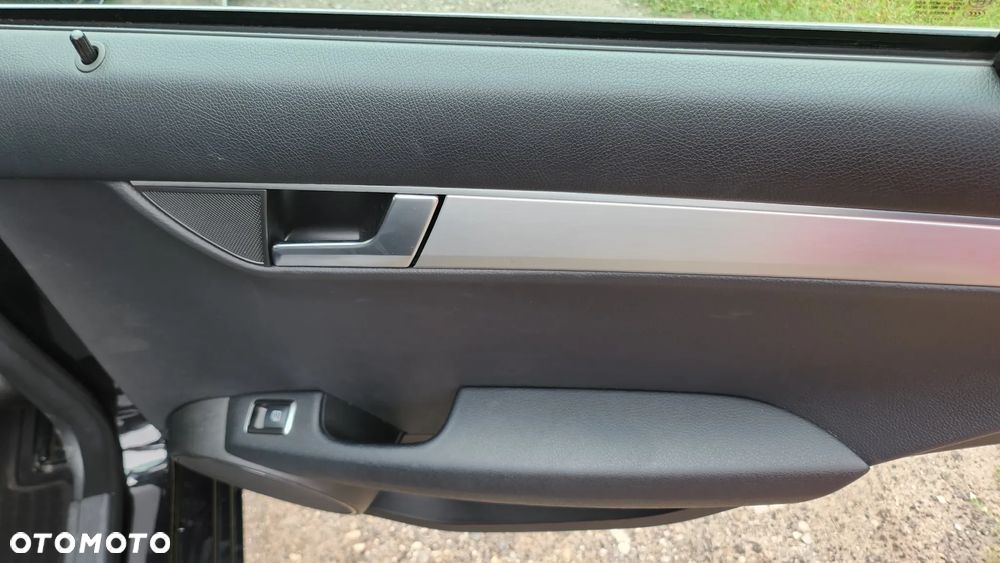 Mercedes-Benz Klasa C 180 (BlueEFFICIENCY) 7G-TRONIC Avantgarde - 25