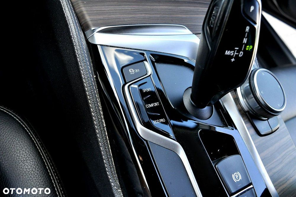 BMW Seria 5 520d Luxury Line sport - 17
