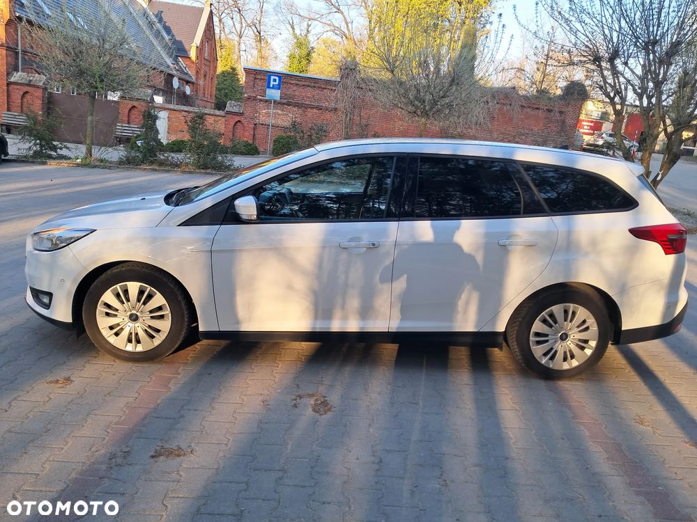 Ford Focus ver-1-5-ecoboost-start--stopp--system-business-edition - 3