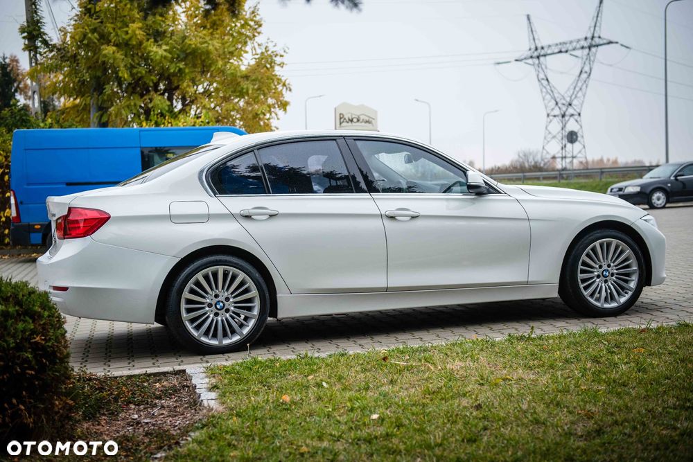 BMW Seria 3 328i Touring xDrive Sport-Aut - 11