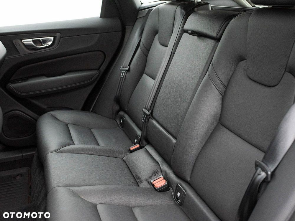 Volvo XC 60 B4 D AWD Inscription - 24
