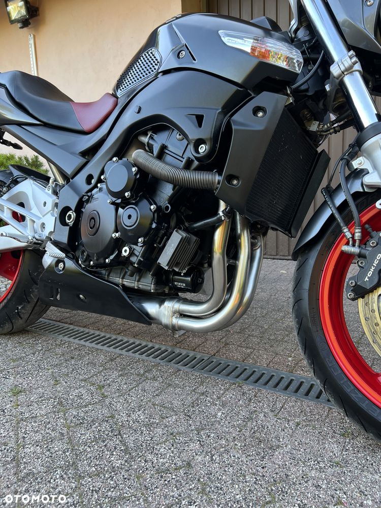 Suzuki GSR - 12