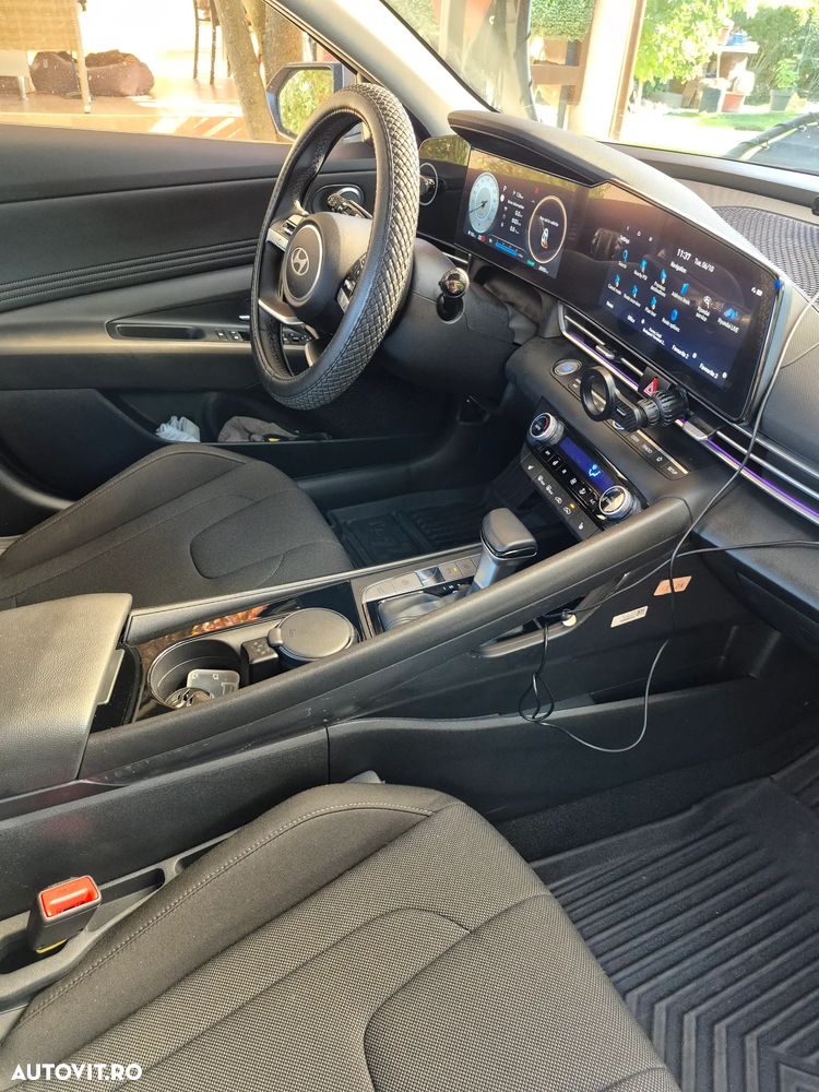 Hyundai Elantra - 13