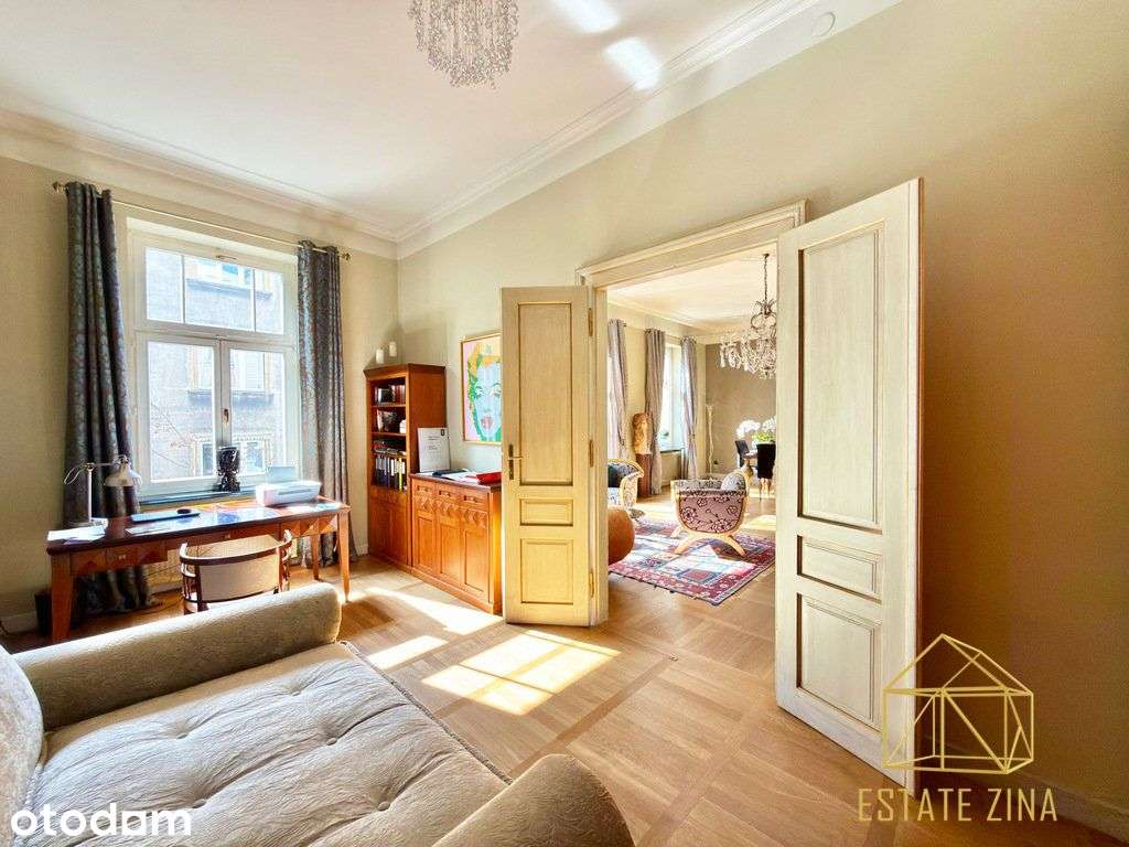 Przestronny apartament z balkonem w Kamienicy