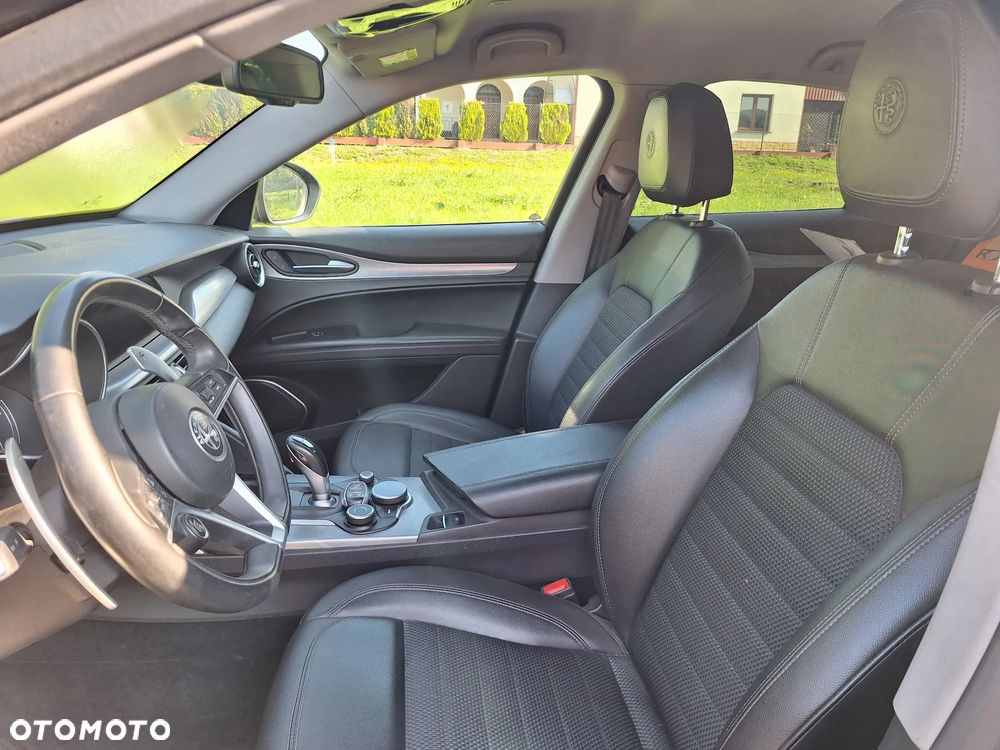 Alfa Romeo Stelvio 2.2 JTDM Super Q4 - 11