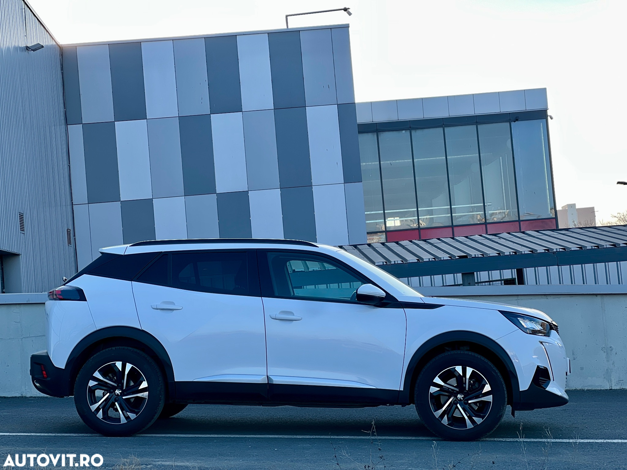 Peugeot 2008 1.5 BlueHDI 130 S&S EAT8 Allure - 19