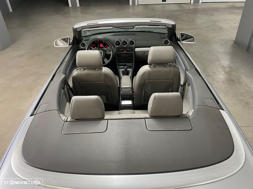 Audi A4 Cabrio 2.0 TDI Exclusive - 12