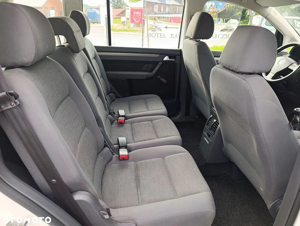 Volkswagen Touran 1.9 TDI Conceptline - 18