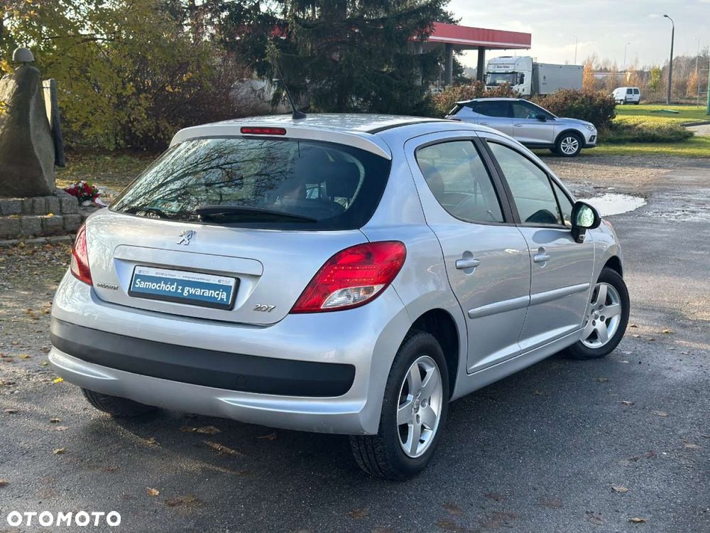 Peugeot 207 - 18