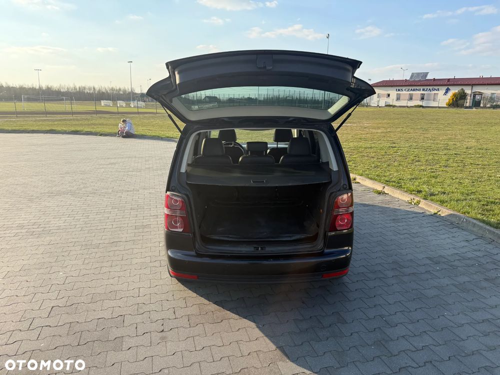 Volkswagen Touran 1.9 TDI DPF Highline DSG - 4
