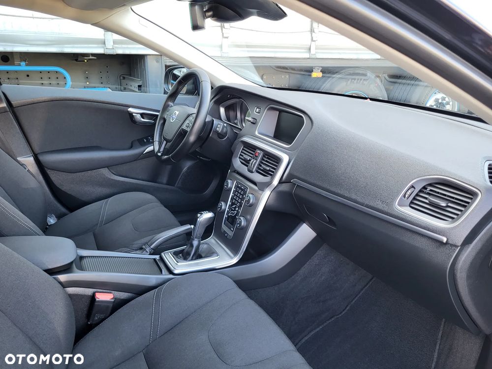 Volvo V40 T2 Momentum - 31