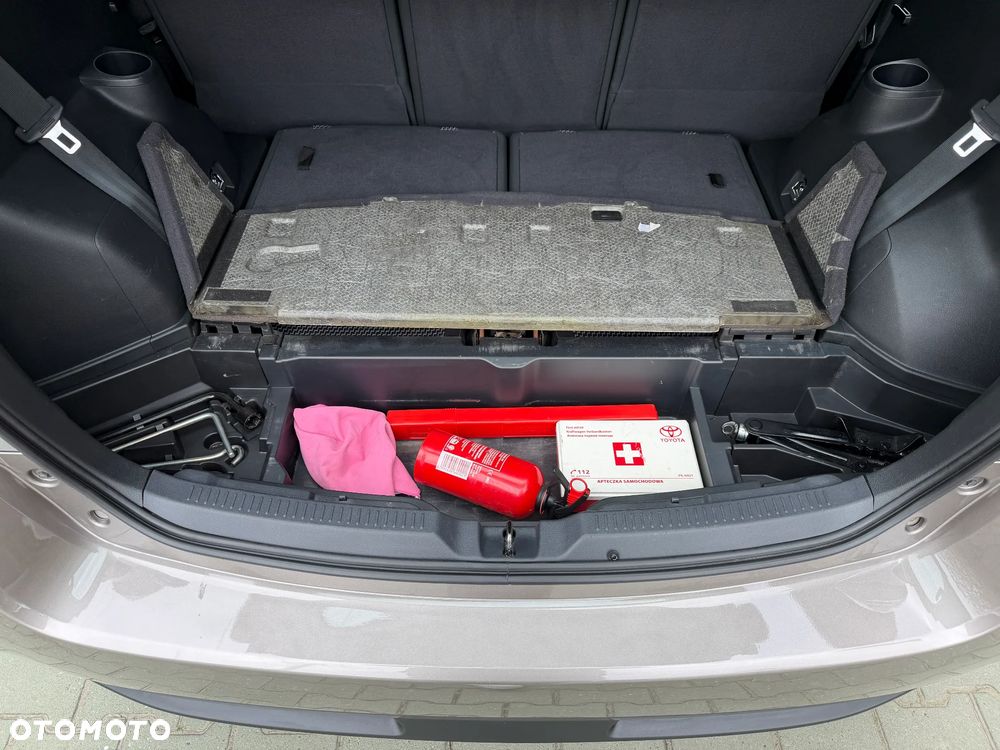 Toyota Verso 1.8 Premium 7os - 38