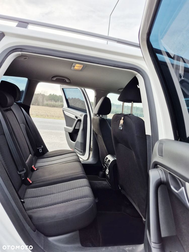 Volkswagen Passat - 11