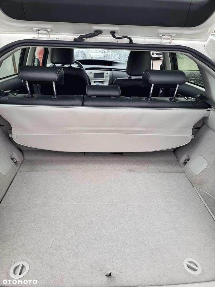 Toyota Prius (Hybrid) - 11