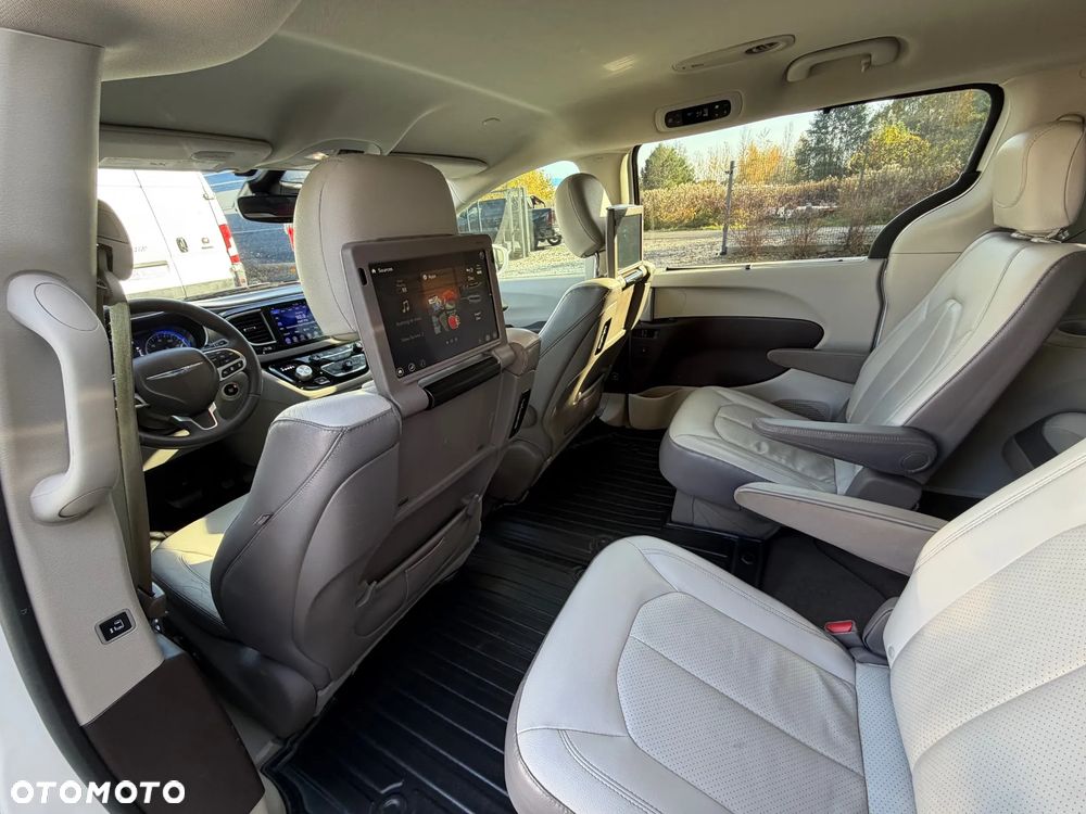 Chrysler Pacifica - 21