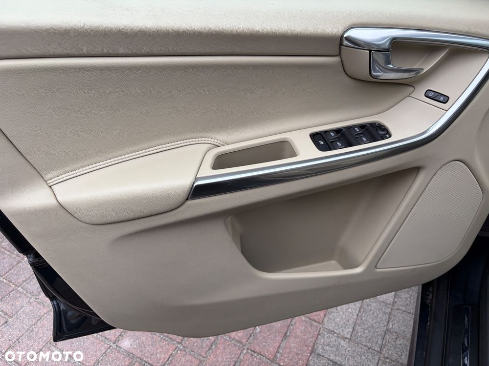 Volvo XC 60 D3 Momentum - 8