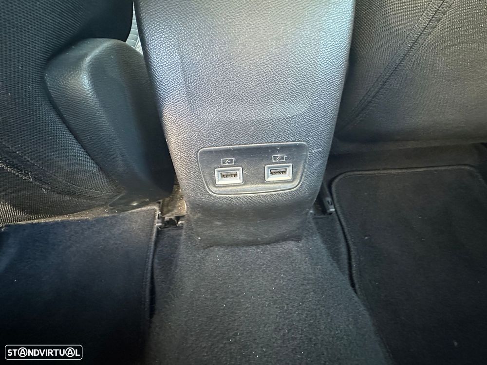 Peugeot e-2008 50 kWh Active Pack - 11