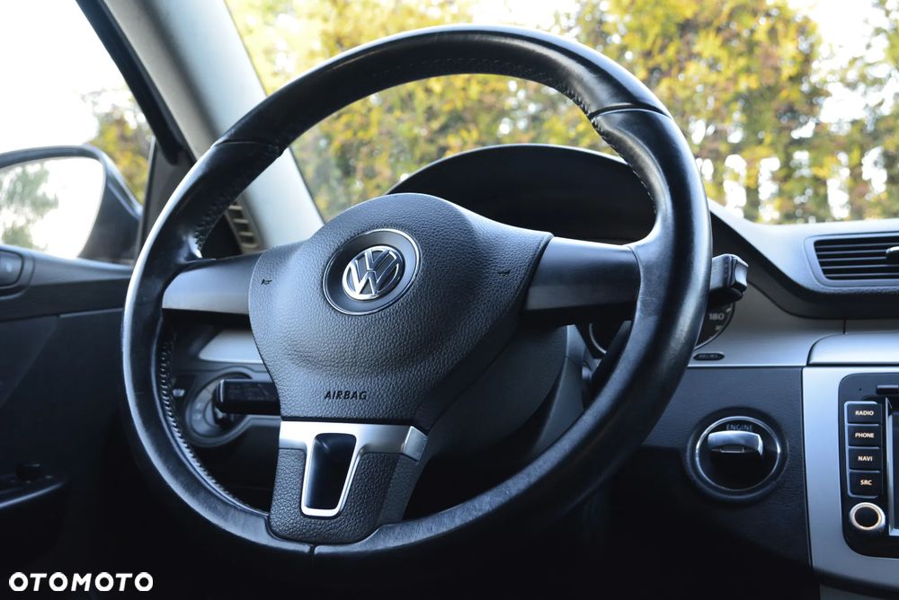Volkswagen Passat 1.8 TSI Exclusive - 29