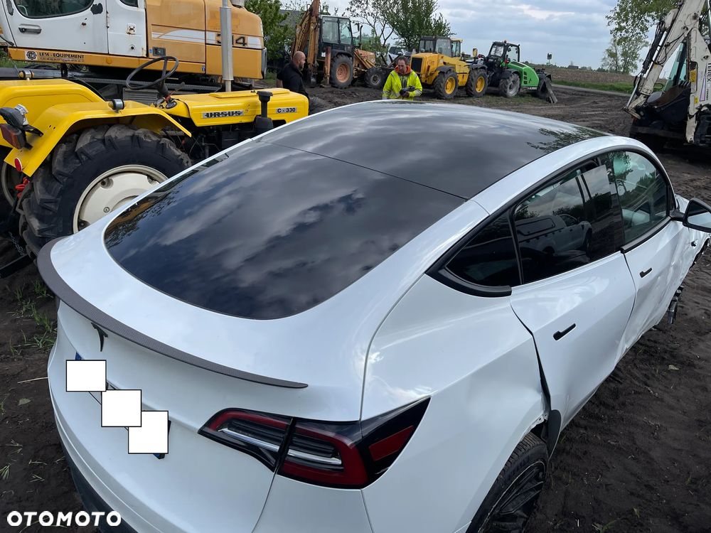 Tesla Model Y Long Range Dual Motor AWD - 26