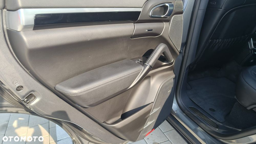 Porsche Cayenne S - 17