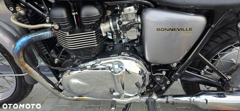 Triumph Bonneville - 39