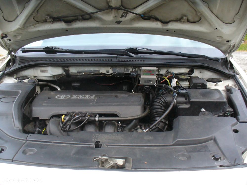 Toyota Avensis - 12