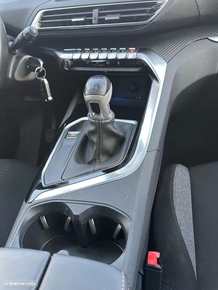 Peugeot 3008 1.2 PureTech Allure - 57