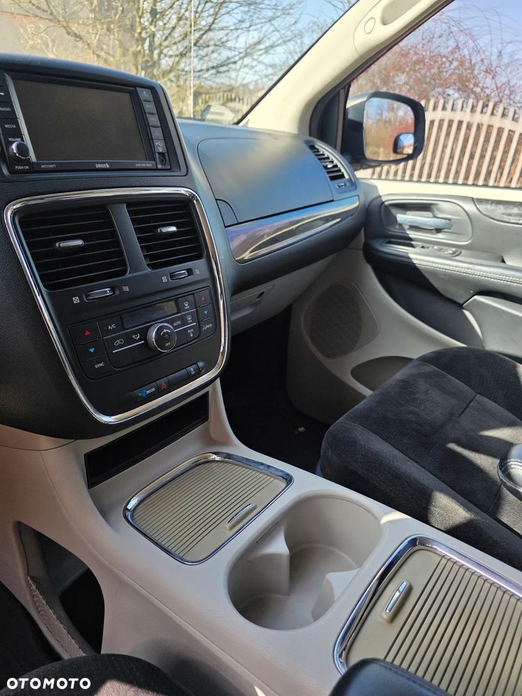 Dodge Grand Caravan - 12