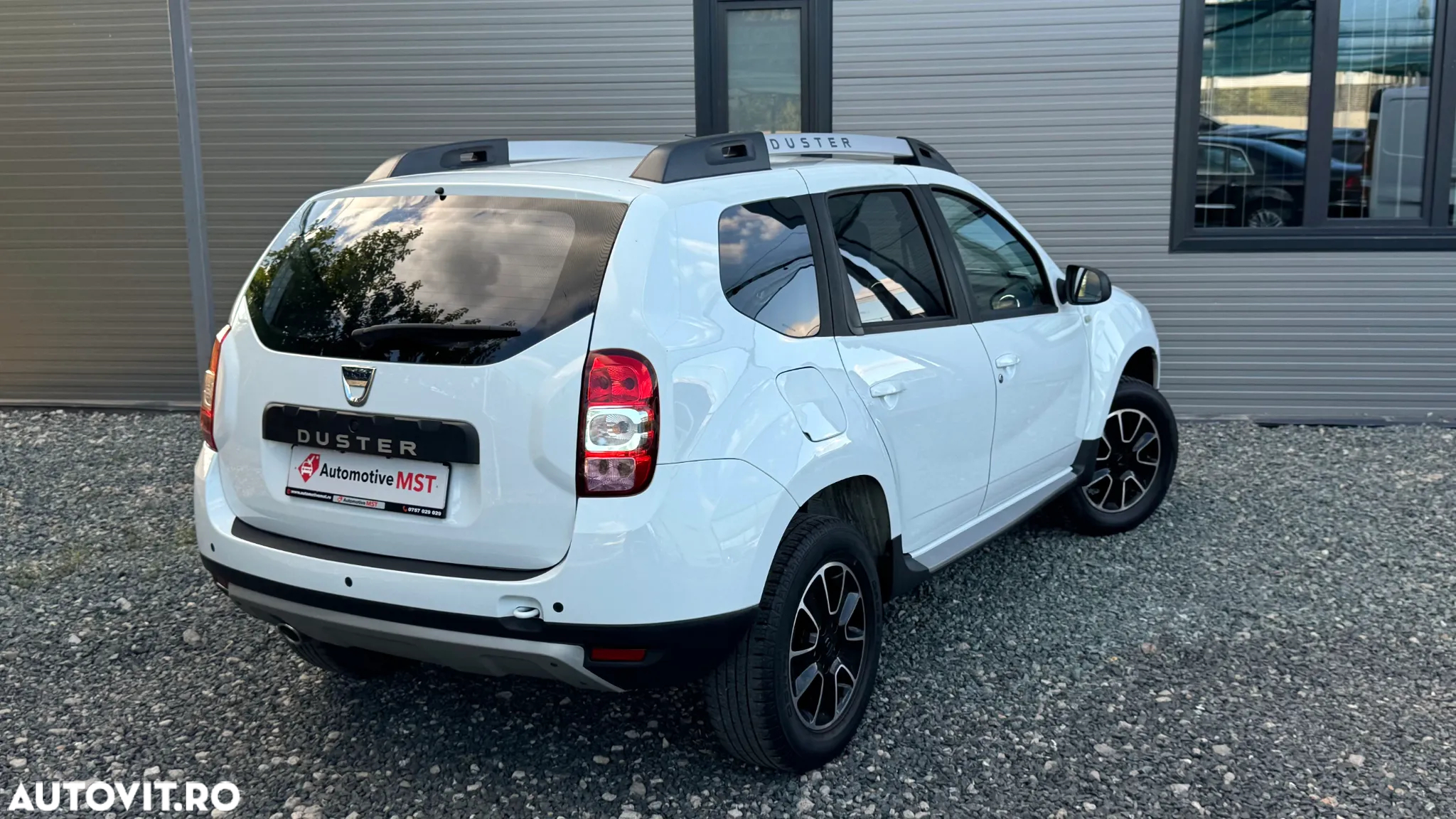 Dacia Duster 1.5 dCi 4x2 Laureate - 4