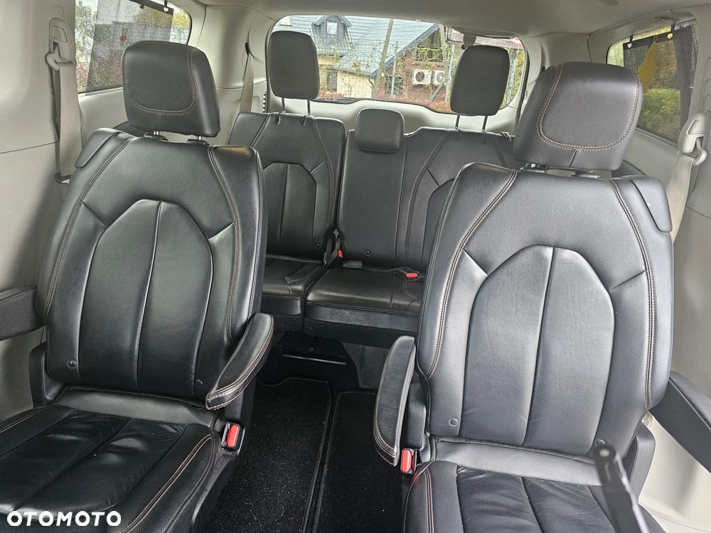 Chrysler Pacifica - 11