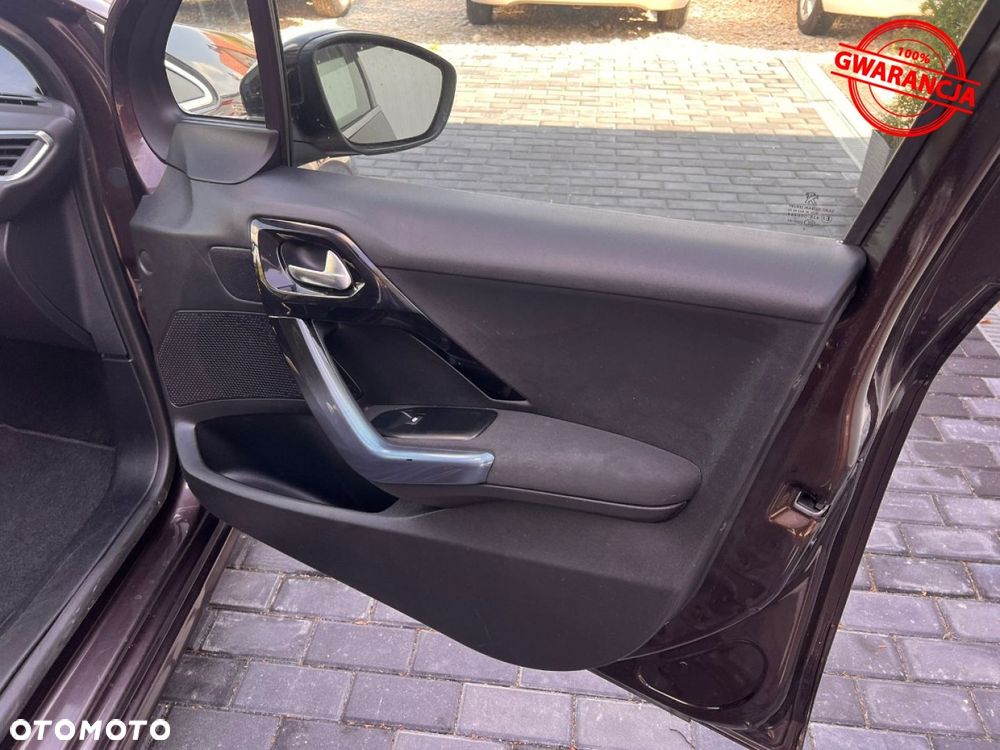 Peugeot 208 - 30